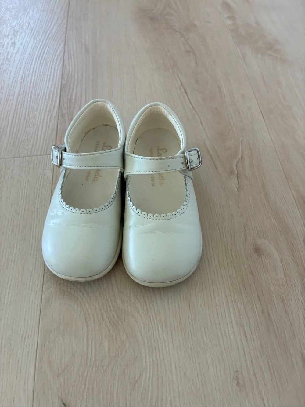 Cream Girls Mary Jane Dress Shoes with Buckle